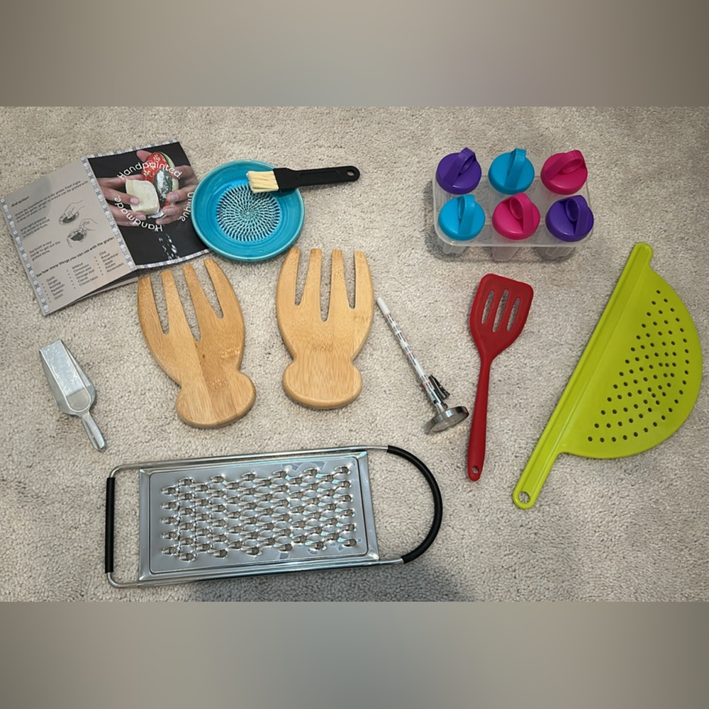 Set of kitchen items